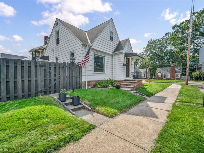 3945 W 210th Street, Fairview Park, OH 44126 Photo 4