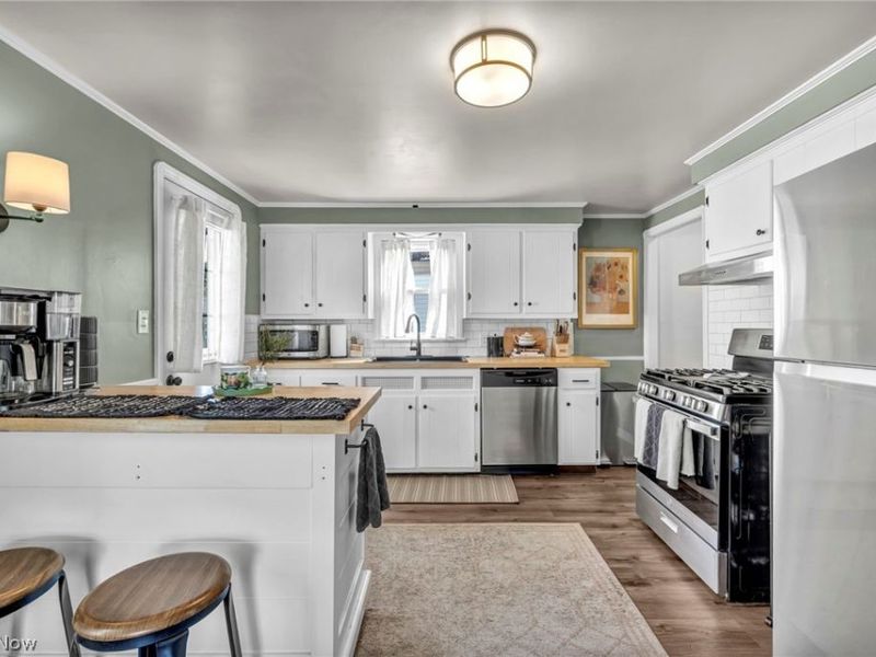 3945 W 210th Street, Fairview Park, OH 44126 Photo 9
