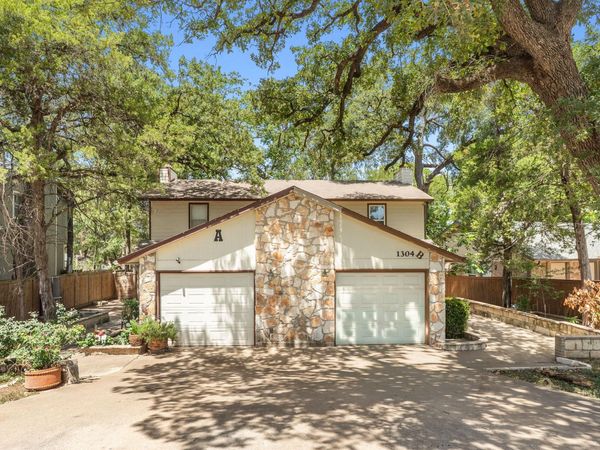 1304 Cool Shadow DR, Del Valle, TX 78617