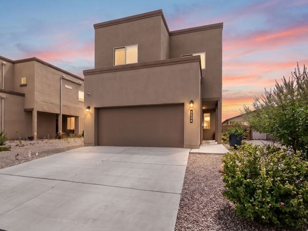 5208 Via Nube, Santa Fe, NM 87507