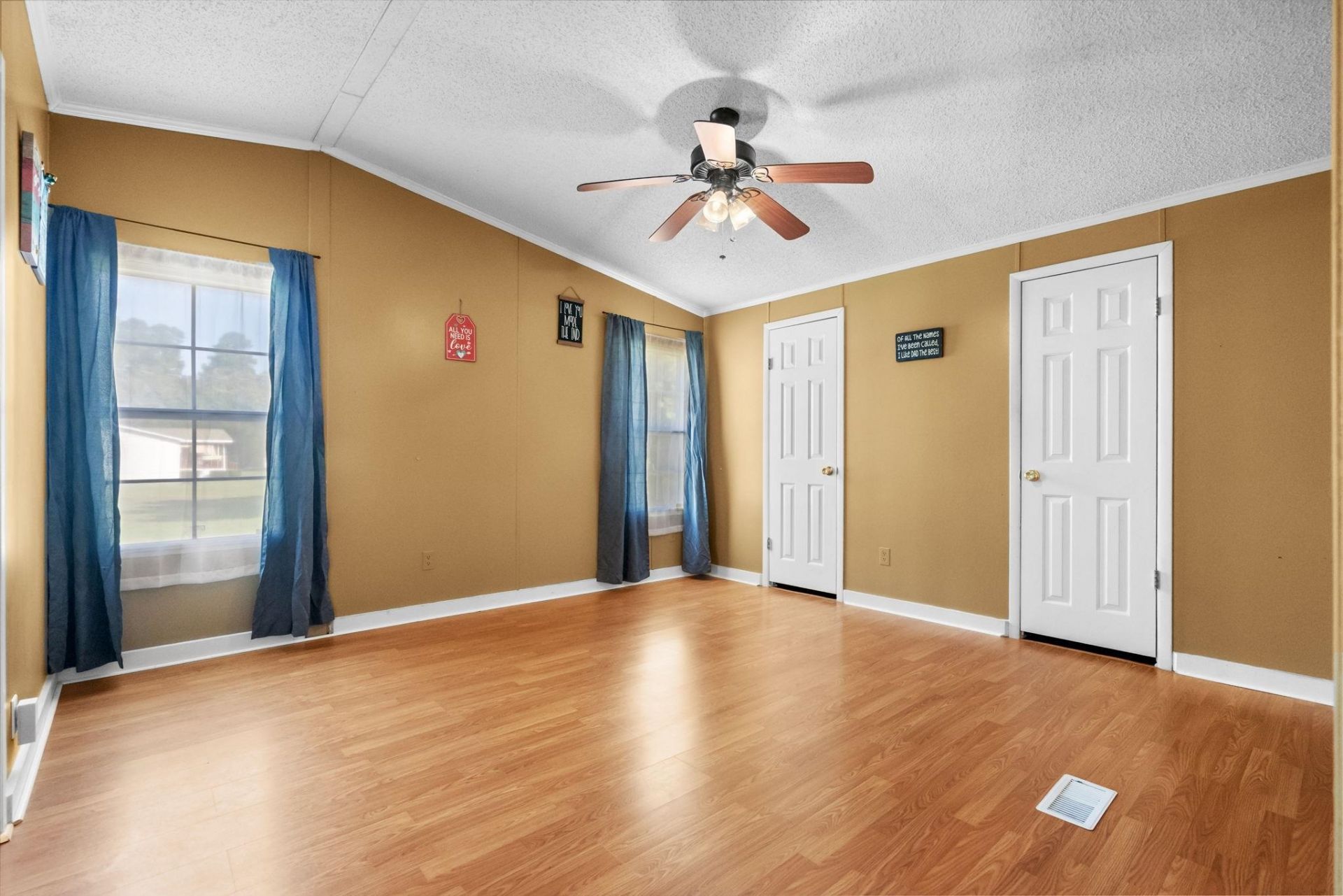 2060 Martin St. Photo 11