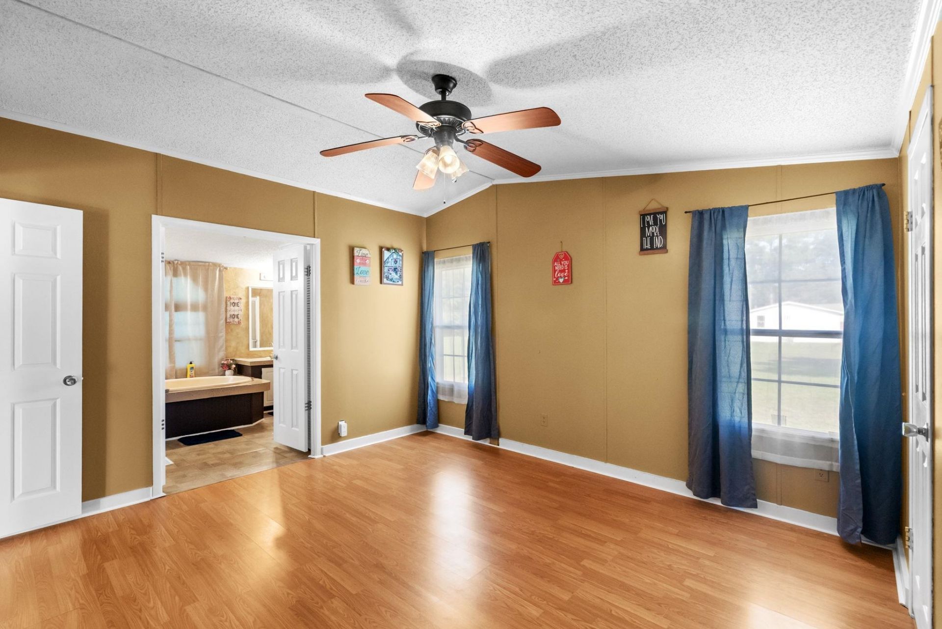 2060 Martin St. Photo 12