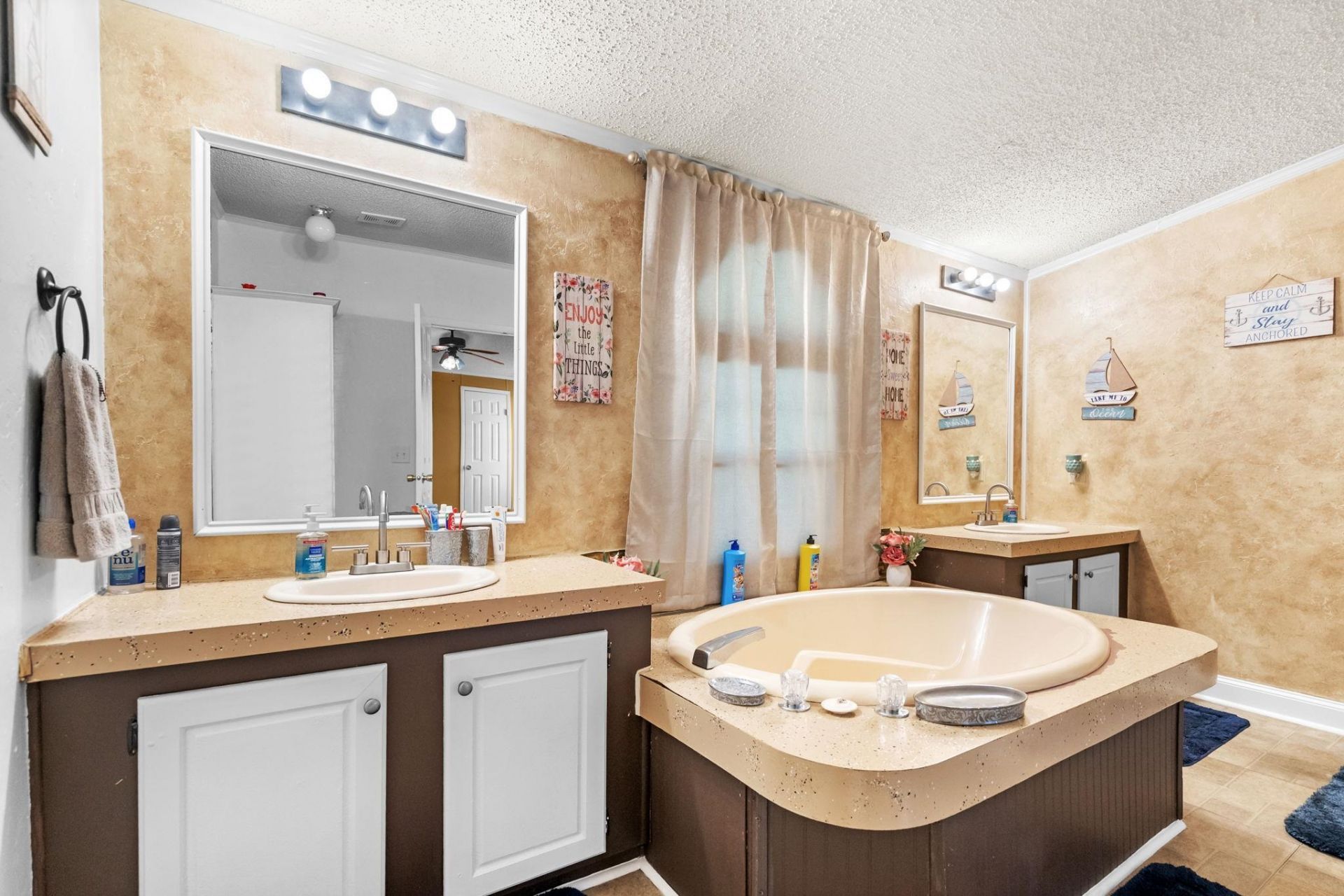 2060 Martin St. Photo 14