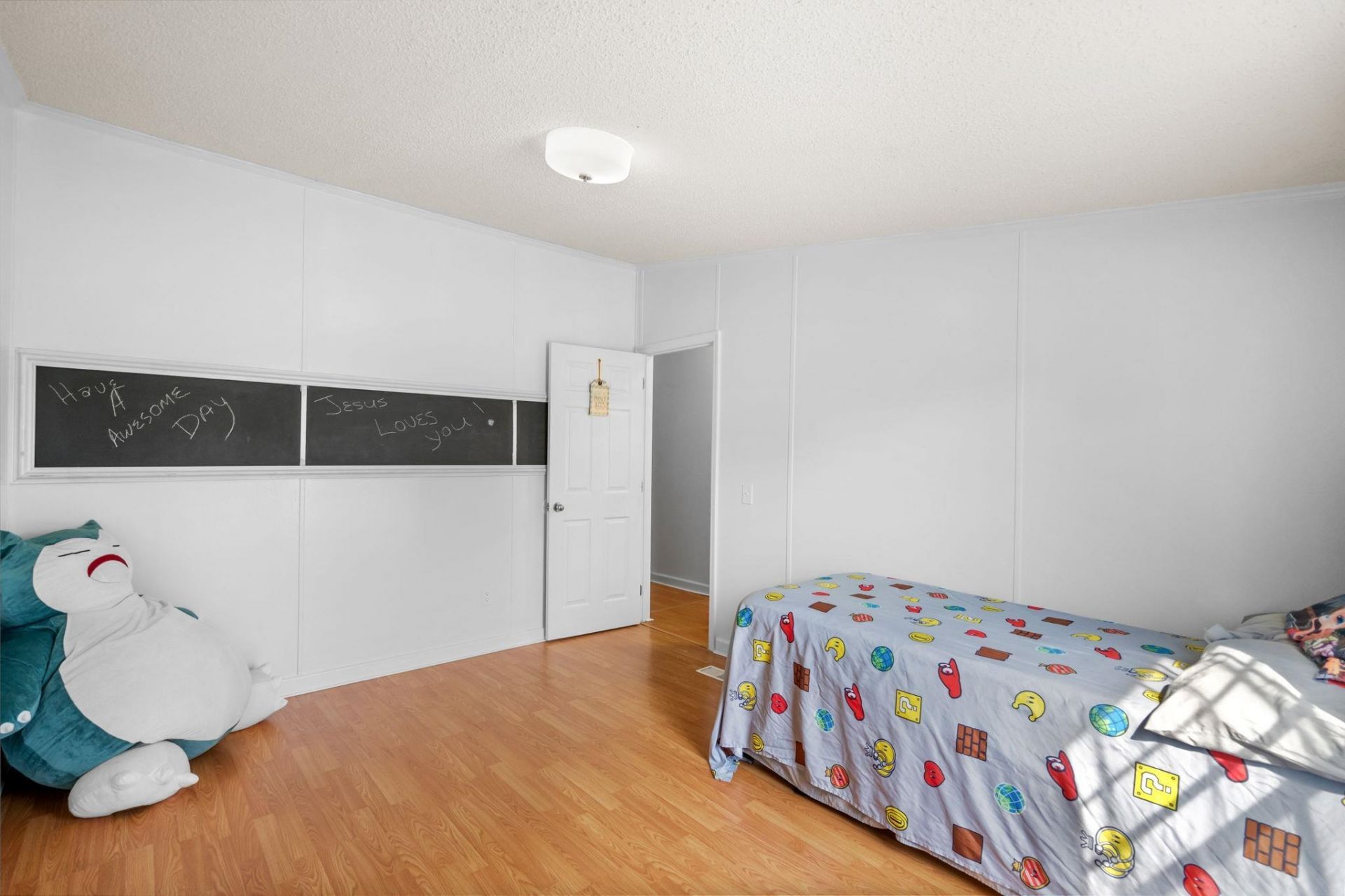 2060 Martin St. Photo 17