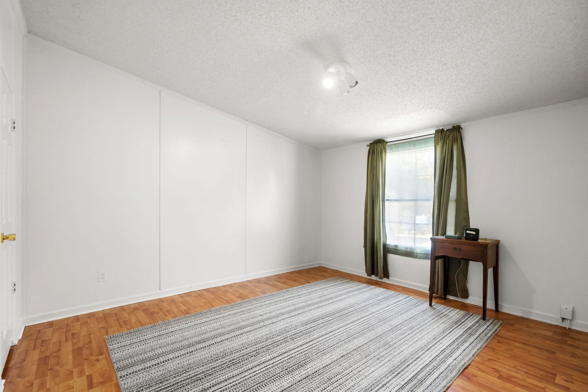 2060 Martin St. Photo 18