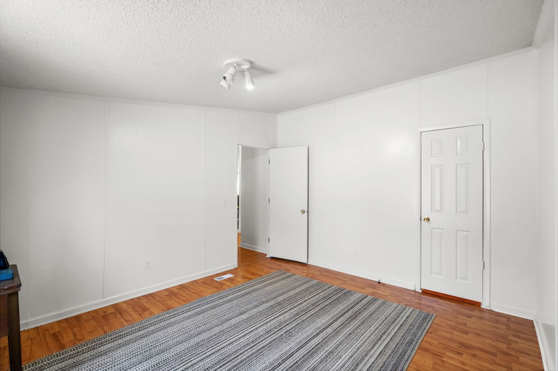 2060 Martin St. Photo 19