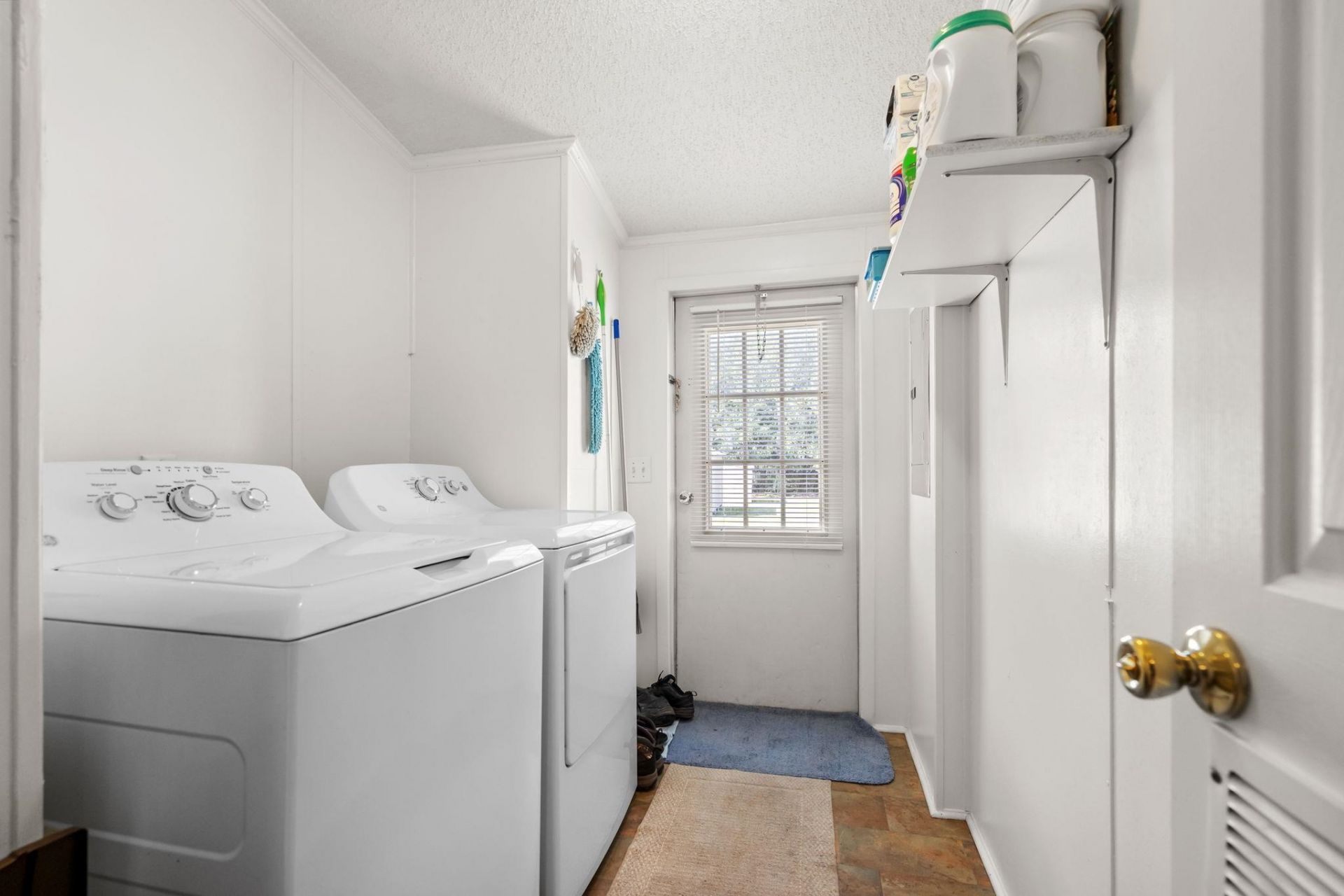 2060 Martin St. Photo 21