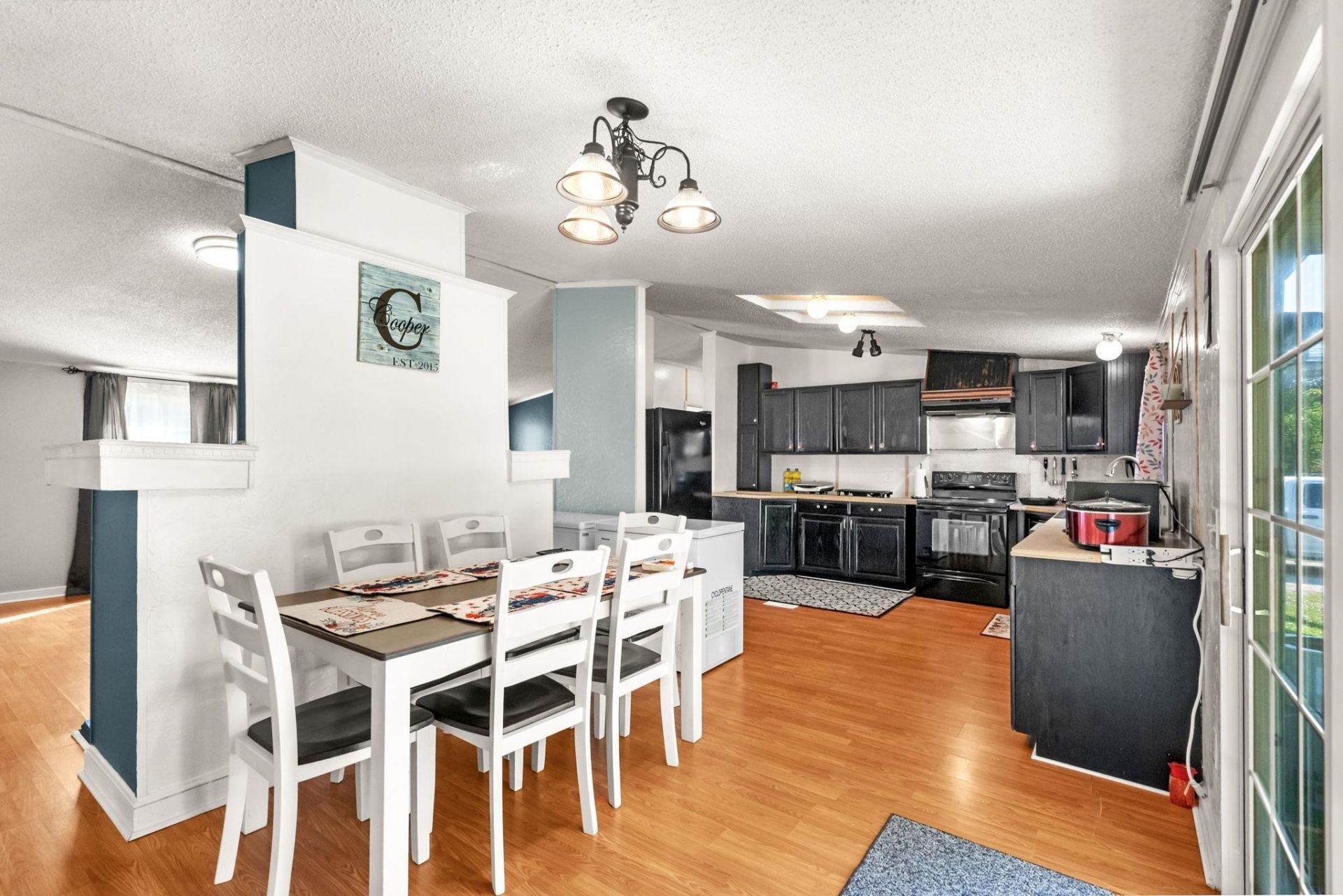 2060 Martin St. Photo 6