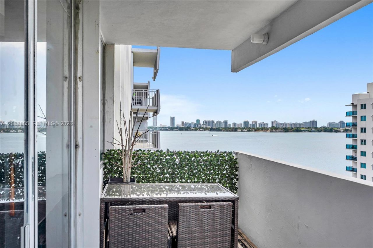 7545 E Treasure Dr, Unit 9A, North Bay Village, FL 33141 Photo