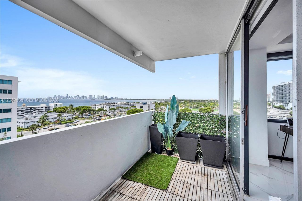 7545 E Treasure Dr, Unit 9A, North Bay Village, FL 33141 Photo
