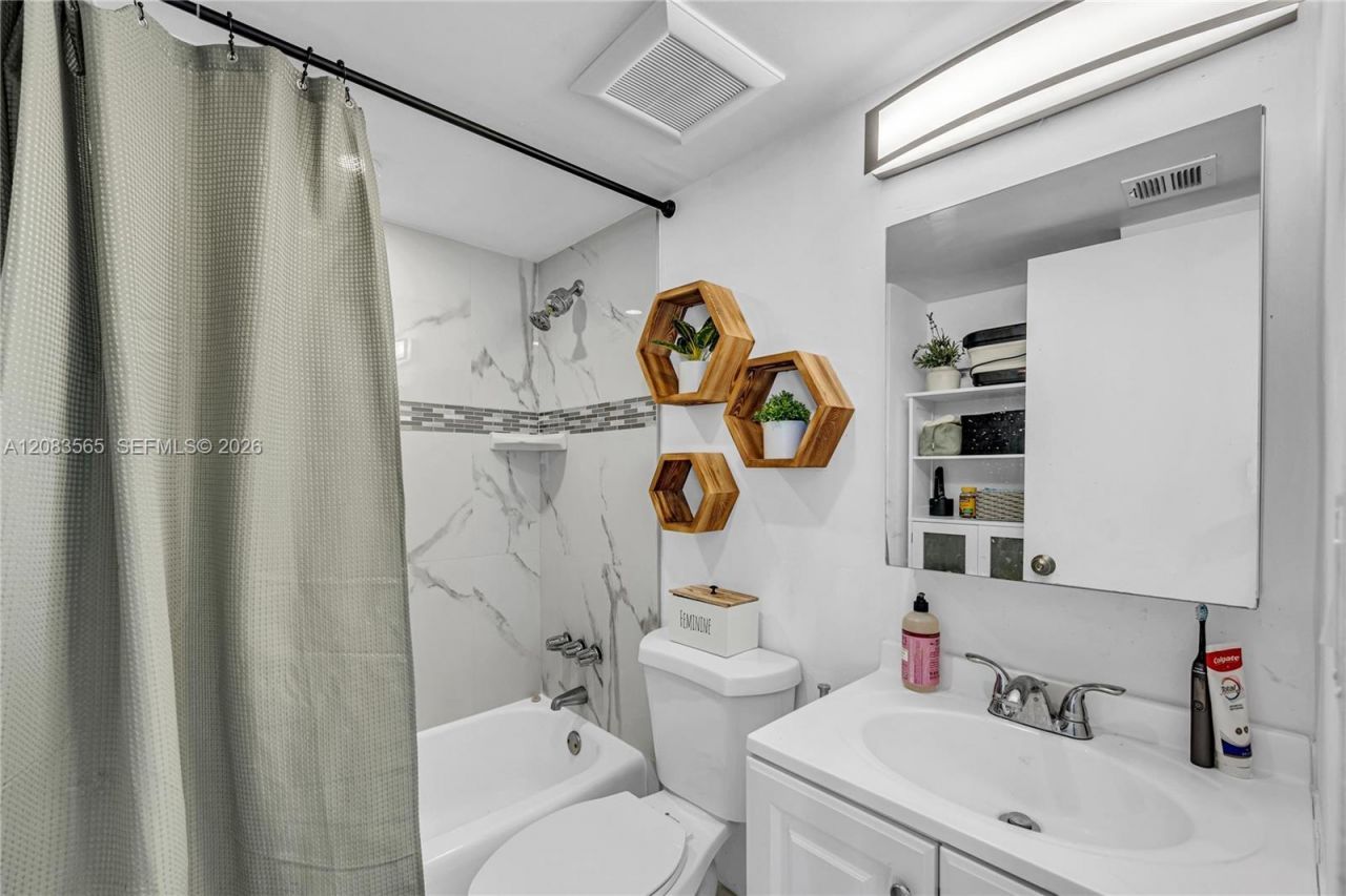 7545 E Treasure Dr, Unit 9A, North Bay Village, FL 33141 Photo
