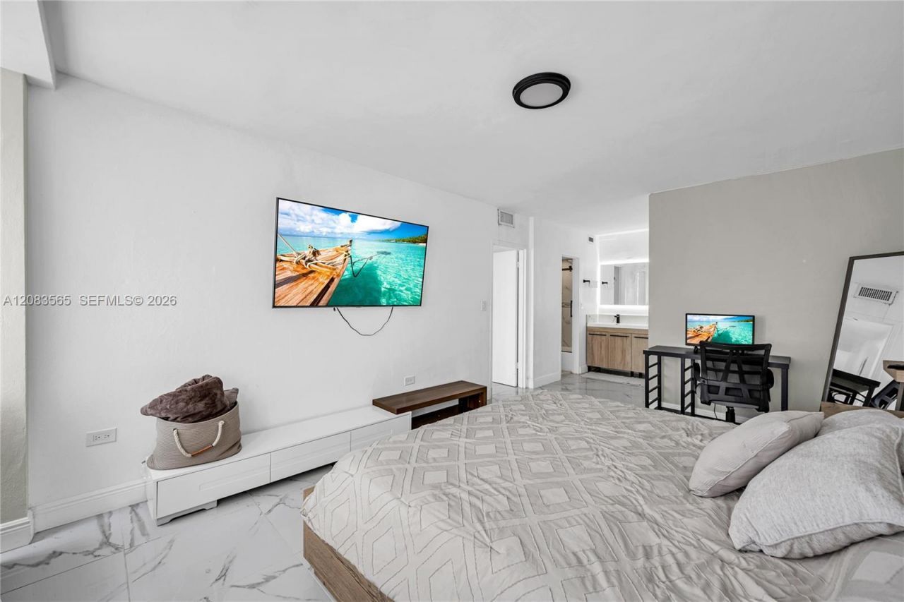 7545 E Treasure Dr, Unit 9A, North Bay Village, FL 33141 Photo