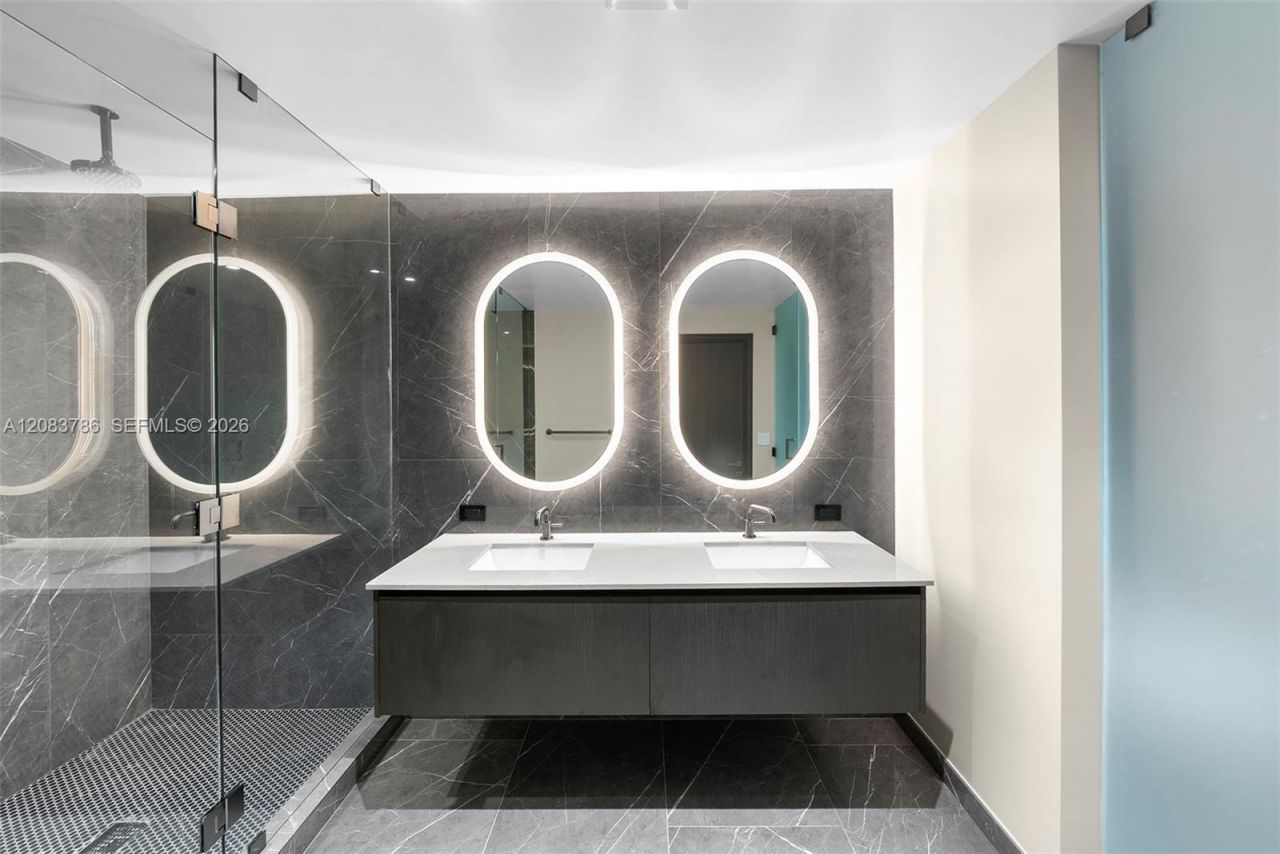 20 NE 11 Street, Unit 5204, Miami Beach, FL 33139 Photo