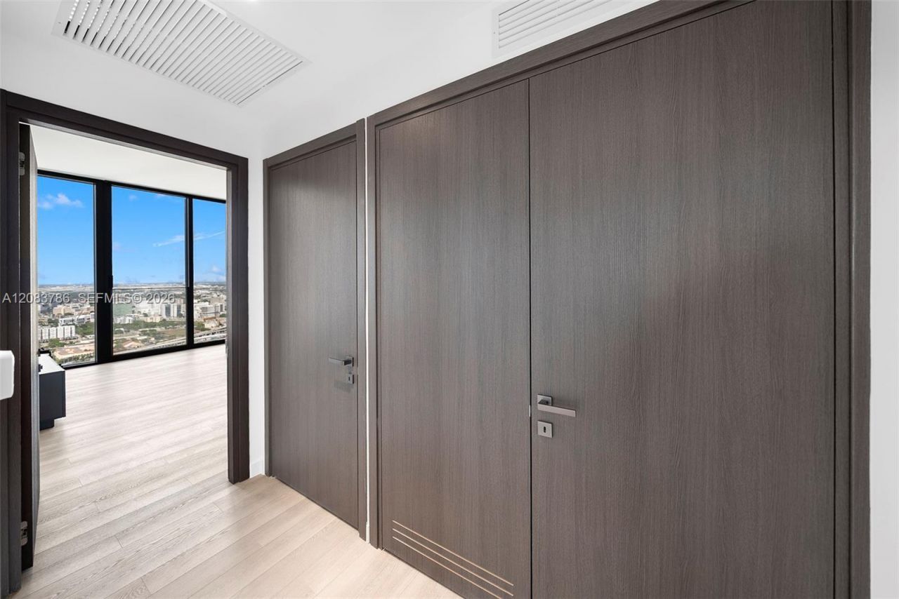 20 NE 11 Street, Unit 5204, Miami Beach, FL 33139 Photo