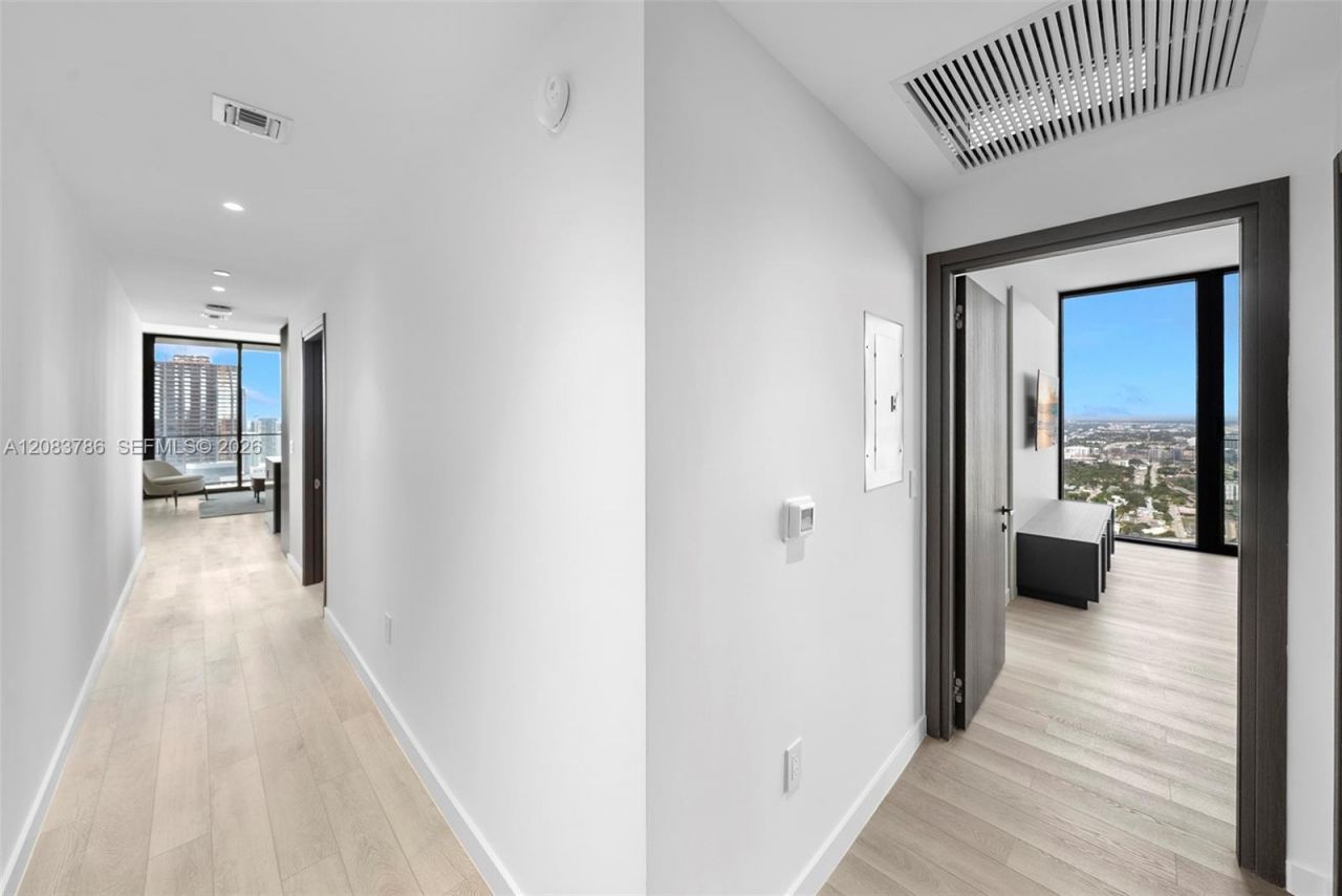20 NE 11 Street, Unit 5204, Miami Beach, FL 33139 Photo
