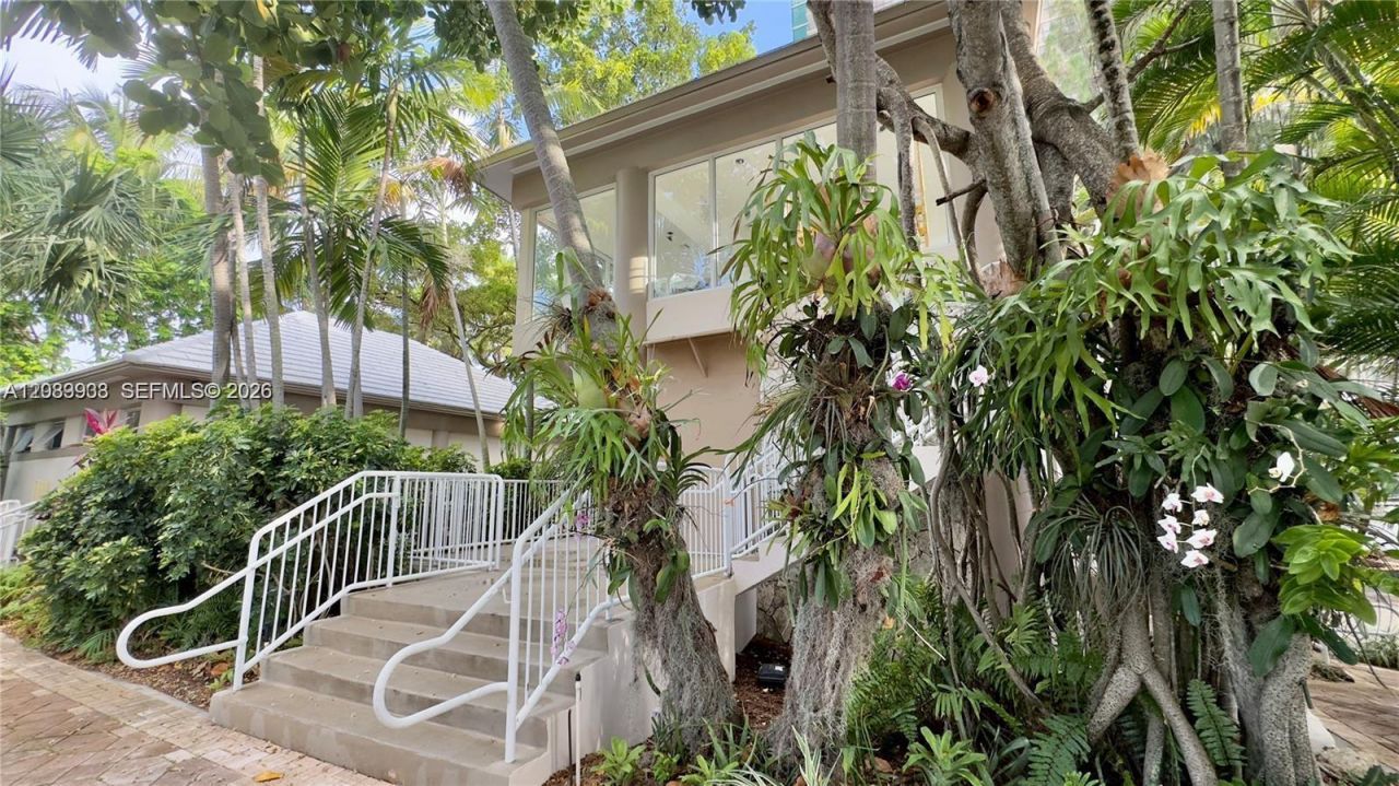 770 NE 69th St , Unit 5D, Miami, FL 33138 Photo