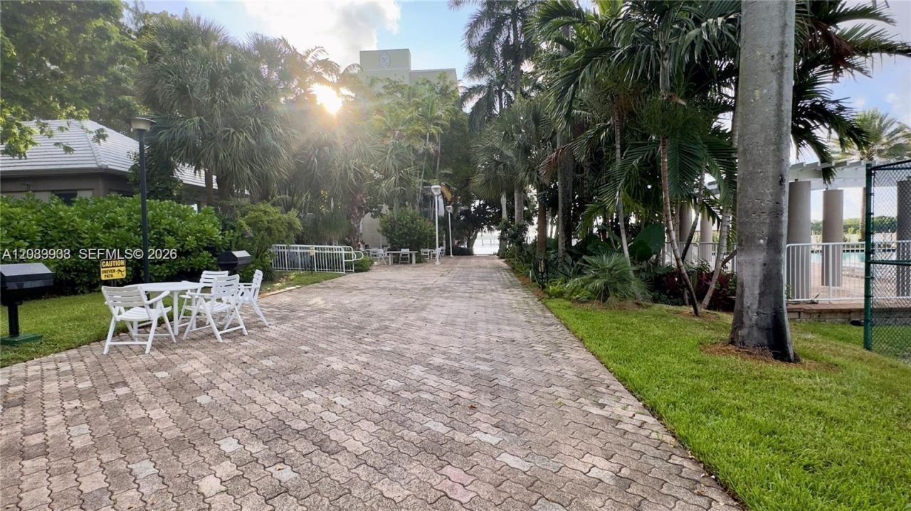 770 NE 69th St , Unit 5D, Miami, FL 33138 Photo