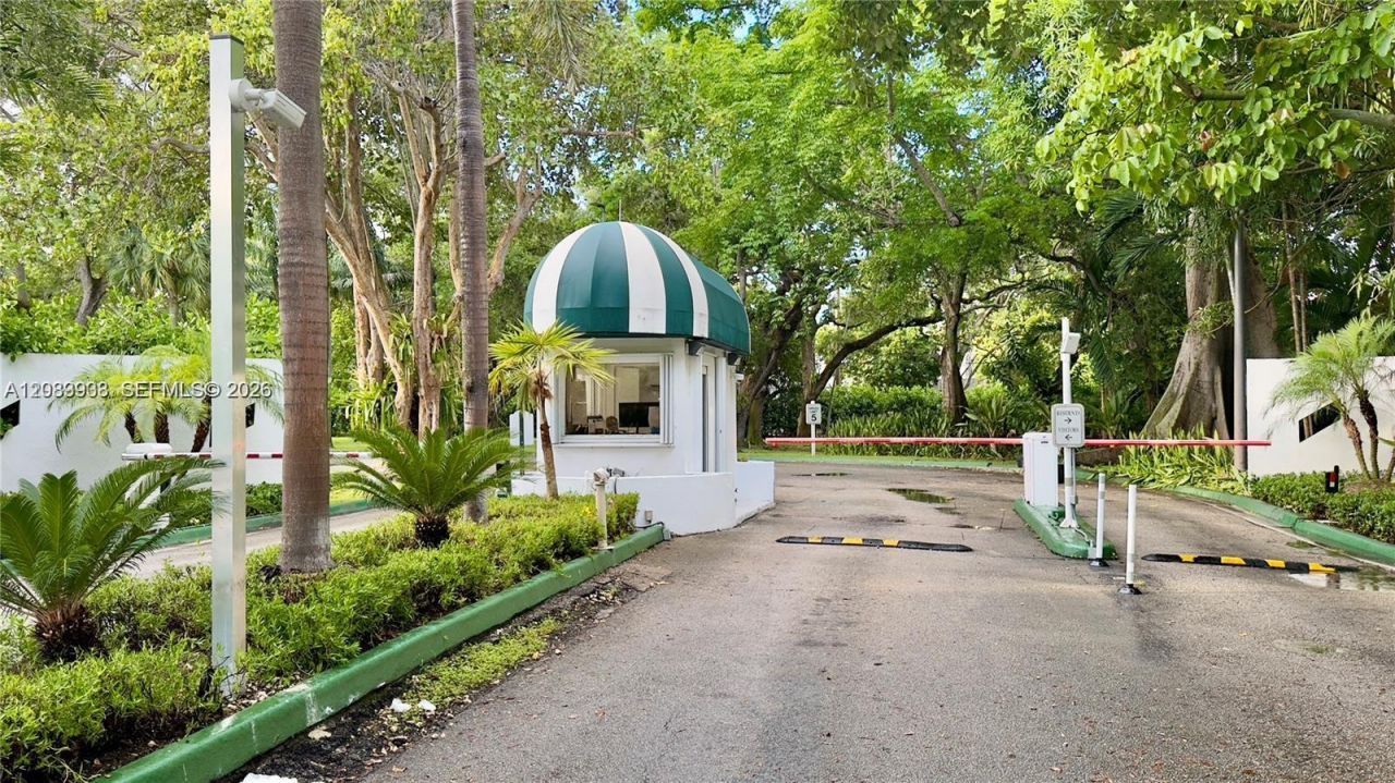 770 NE 69th St , Unit 5D, Miami, FL 33138 Photo
