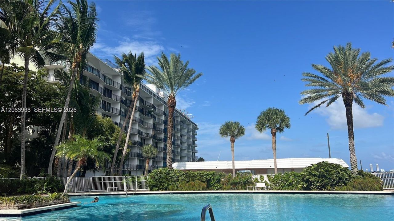 770 NE 69th St , Unit 5D, Miami, FL 33138 Photo