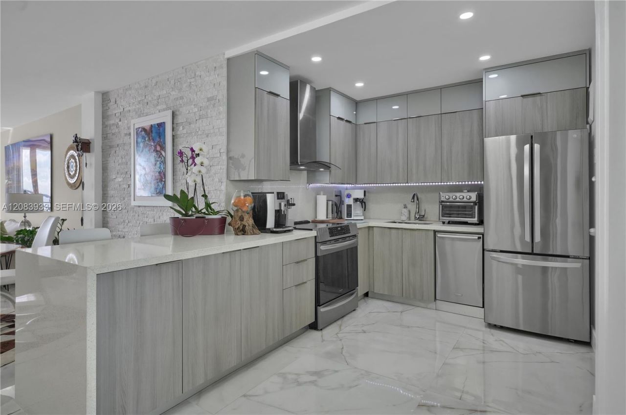 770 NE 69th St , Unit 5D, Miami, FL 33138 Photo