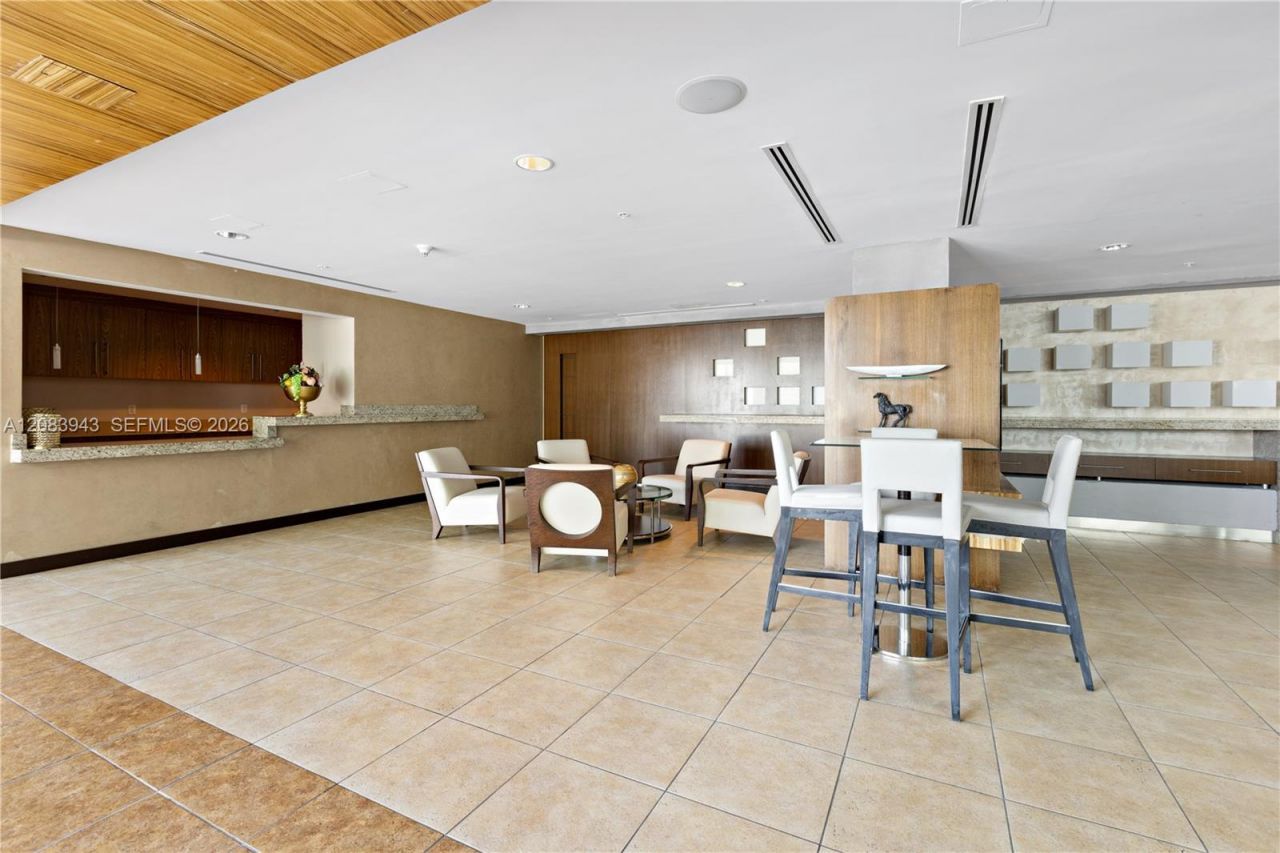 60 SW 13th St , Unit 1422, Miami, FL 33130 Photo
