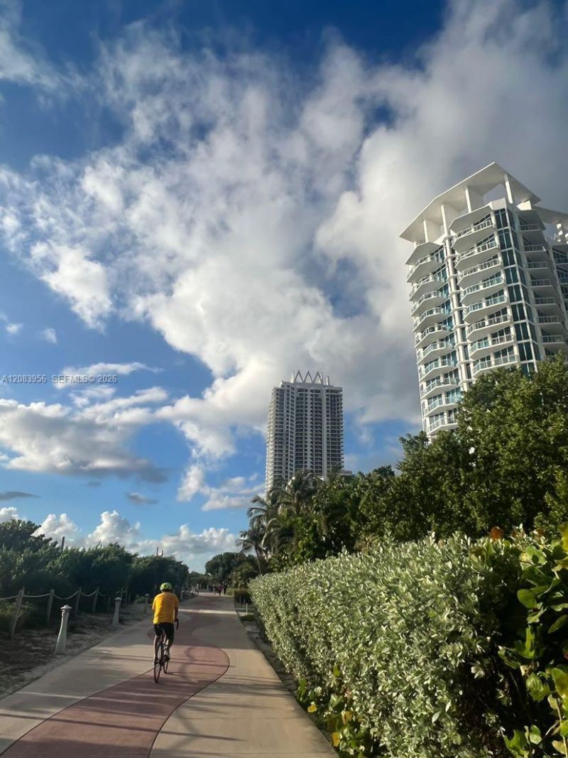 6515 Collins Ave, Unit 1707, Miami Beach, FL 33141 Photo