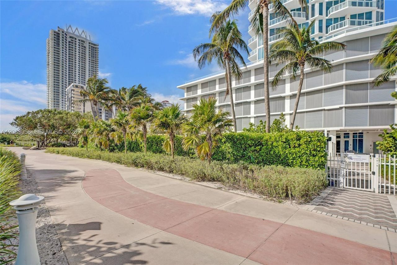 6515 Collins Ave, Unit 1707, Miami Beach, FL 33141 Photo