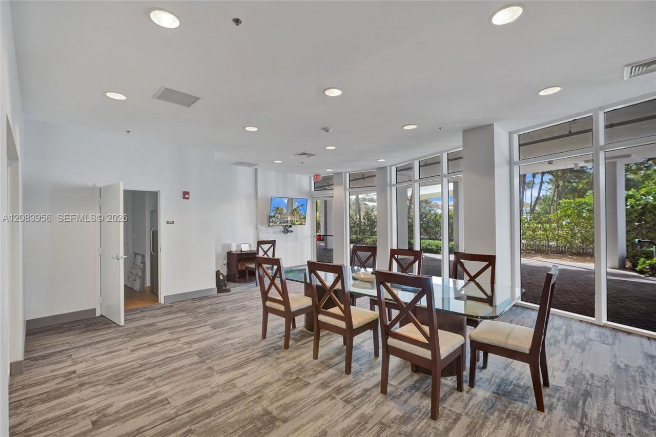 6515 Collins Ave, Unit 1707, Miami Beach, FL 33141 Photo