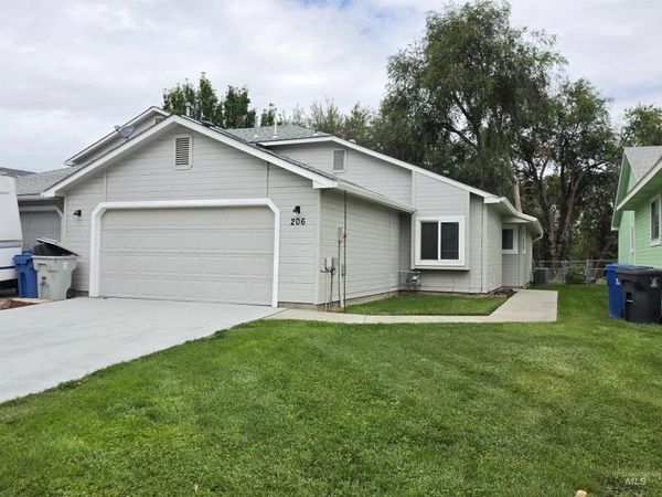206 S Valley Dr., Nampa, ID 83686