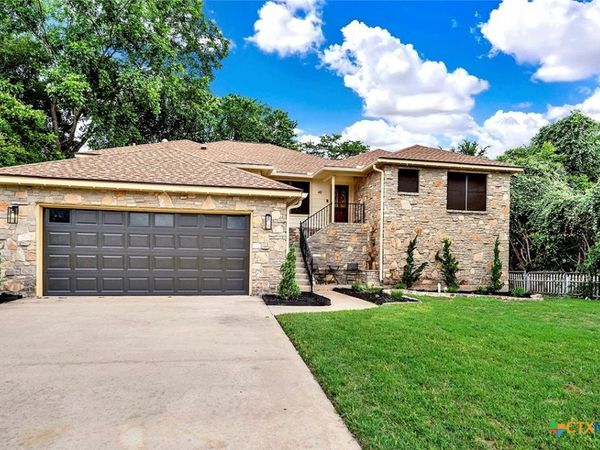 48 River Oak Drive , Seguin, TX 78155