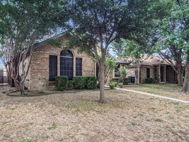 6908 Bentley Avenue, Fort Worth, TX 76137