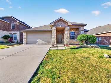 2425 Grand Rapids Drive, Fort Worth, TX 76177