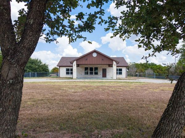 534 County Road 3081 , Lampasas, TX 76550