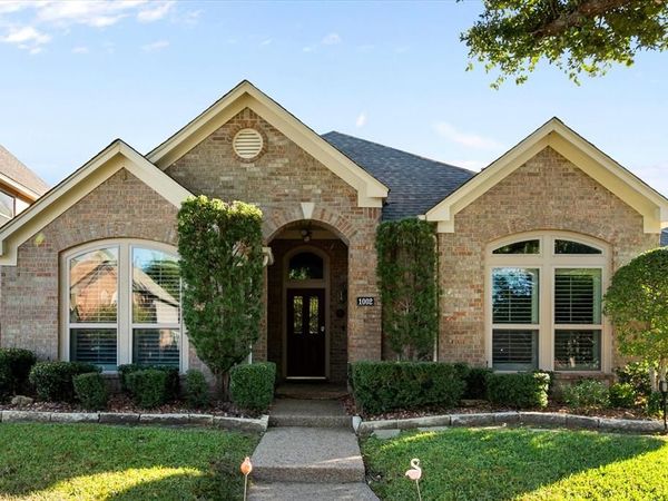 1002 Muirfield Drive, Mansfield, TX 76063