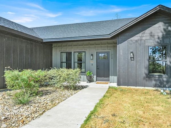 928 Country Club Road, Cleburne, TX 76033