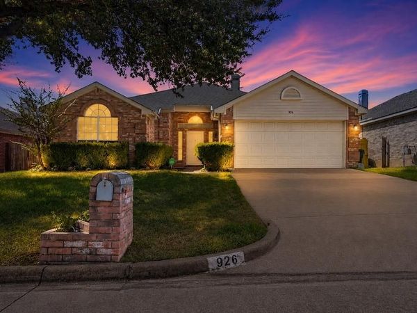 926 Wintercrest Court , Arlington, TX 76017
