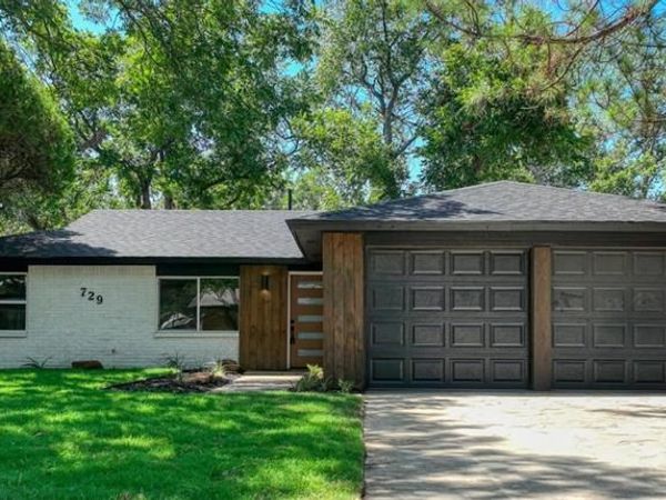 729 Oakwood Avenue , Hurst, TX 76053