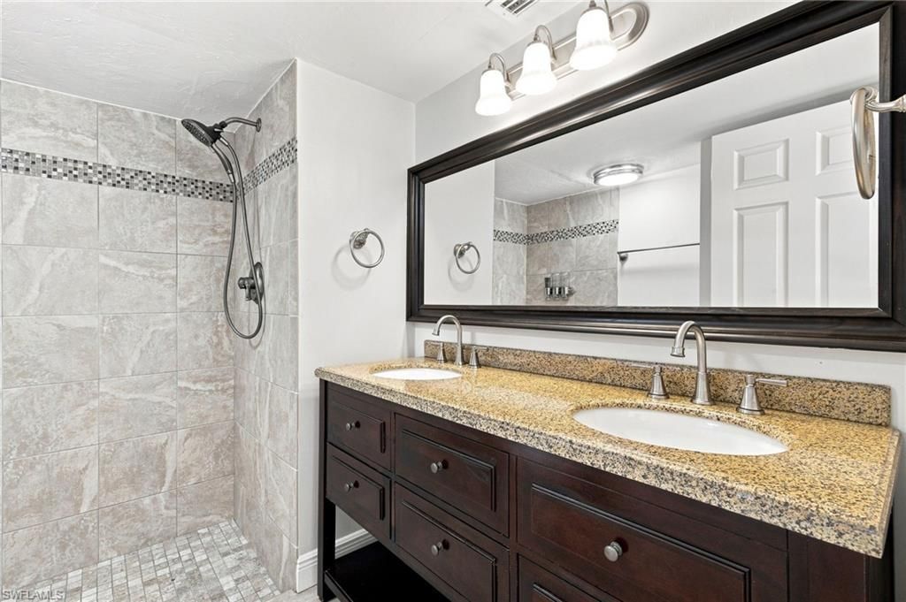 136 Cypress Way E, Unit 4, Naples, FL 34110 Photo