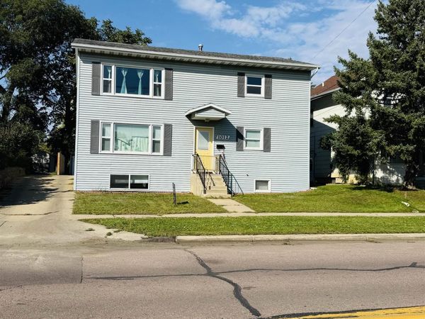 1012 W 8th St St E E, Sioux Falls, SD 57104