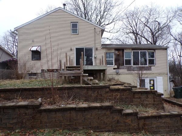 26 Blue Grass Court , Davenport, IA 52802