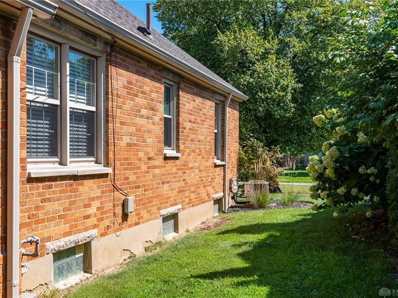 1014 Gainsborough Road, Dayton, OH 45419 Photo 34