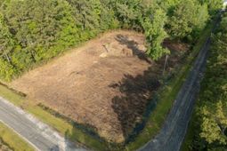 219 Russell Circle photo 4