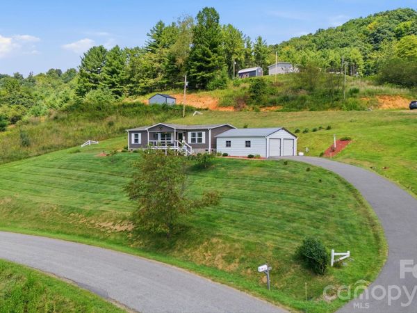582 John Henry Road, Burnsville, NC 28714