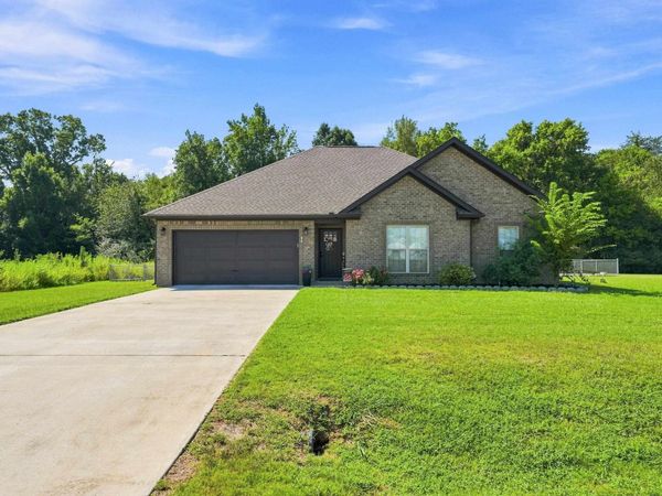 96 Blue Heron Dr, Killen, AL 35645