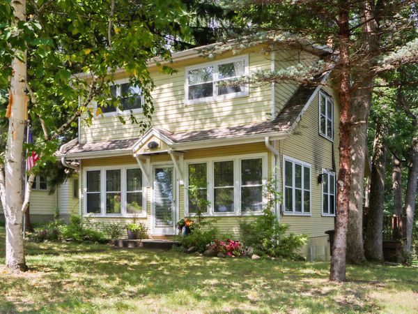 558 Berwyn Dr, Fontana, WI 53125