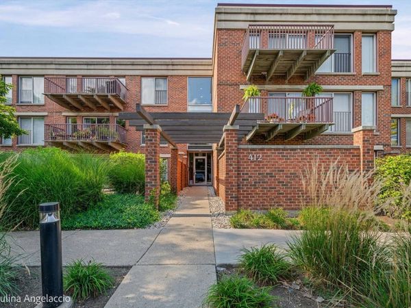412 Kelburn Road , Unit 212, Deerfield, IL 60015