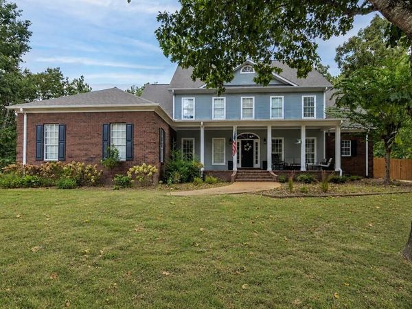 302 Woodland Hills Dr, Oxford, MS 38655