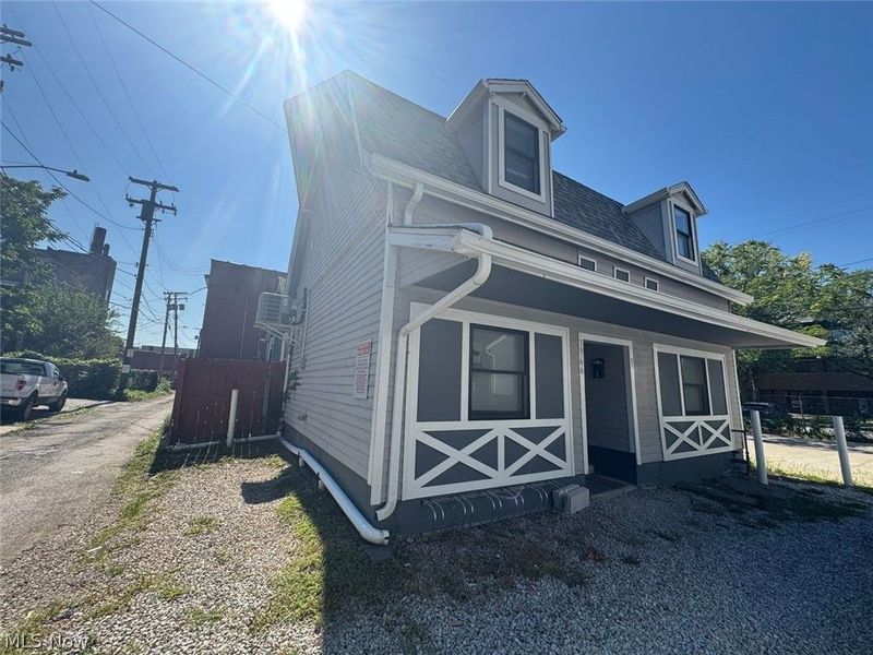 1966 Randall-Back House Unit Road, Unit 5, Cleveland, OH 44113 Photo 2