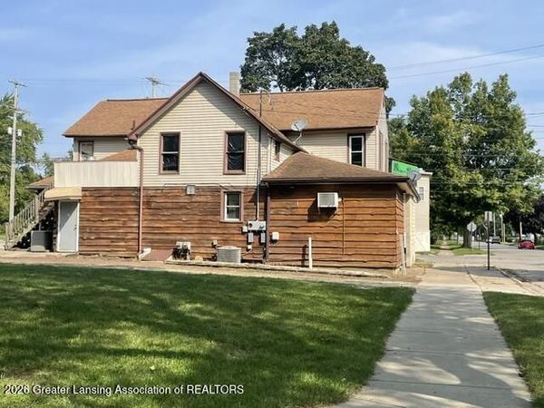 812 N Blackstone Street, Jackson, MI 49202
