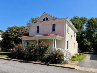 213 E STONEWALL DRIVE , FRONT ROYAL, VA 22630